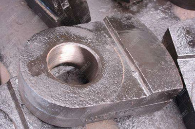 礦山破碎機(jī)錘頭要定期檢查才能延長其使用壽命