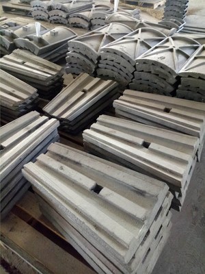 耐磨合金利器 探索新型高錳鋼篩板與破碎機錘頭的技術(shù)演進